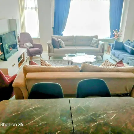 Large Luxurious Flat In *